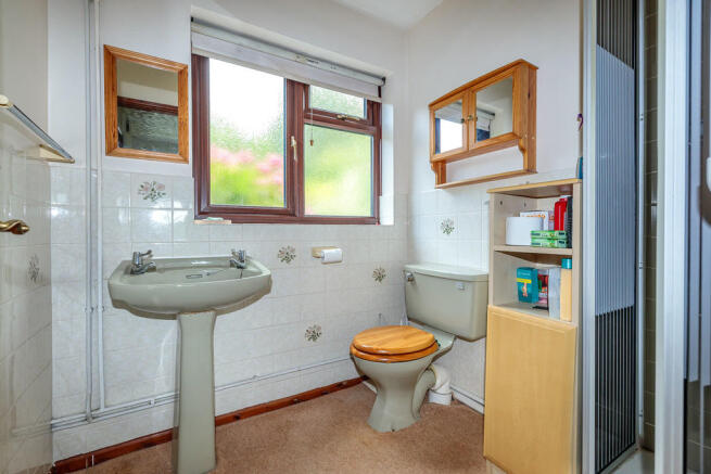 Downstairs Shower...