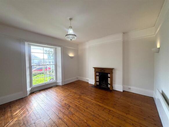 Living room 1.jpeg