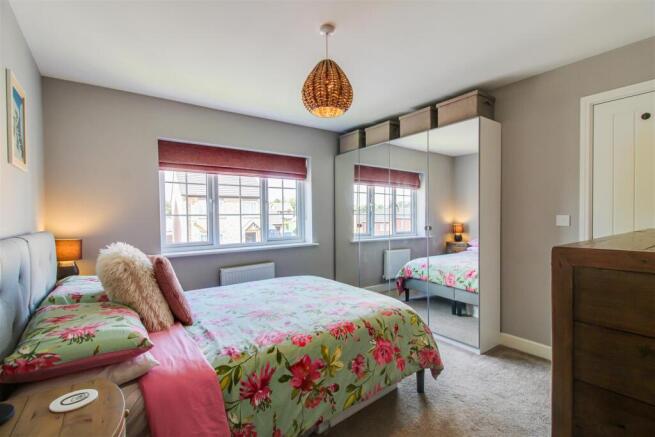 4 bed Detached for sale Image 8
