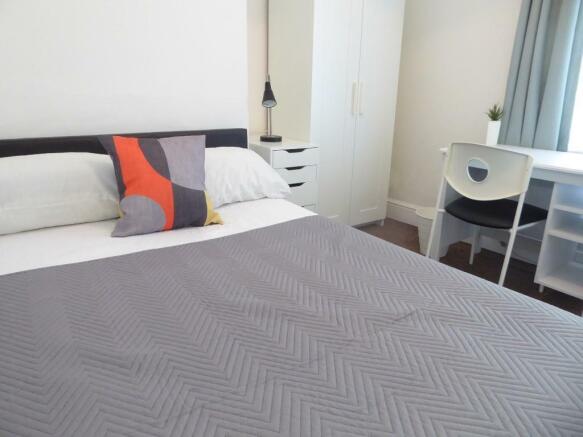 3 bed Terraced to rent Image 6