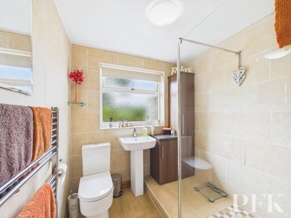 Bathroom (ground floor)