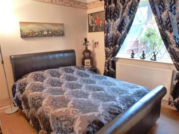 BEDROOM 1 (FRONT)
