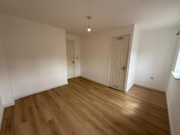 3 bed Semi-Detached to rent Image 9