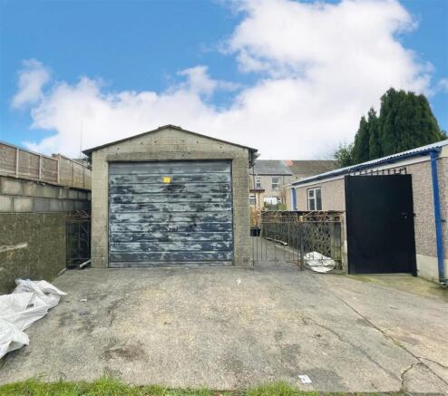 Garage to rear