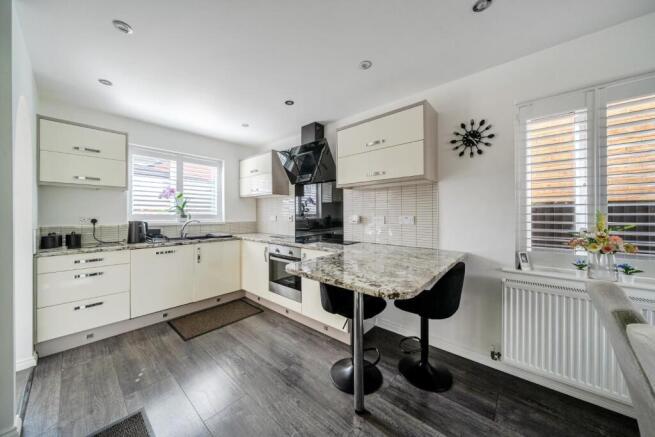 4 bed Detached for sale Image 10