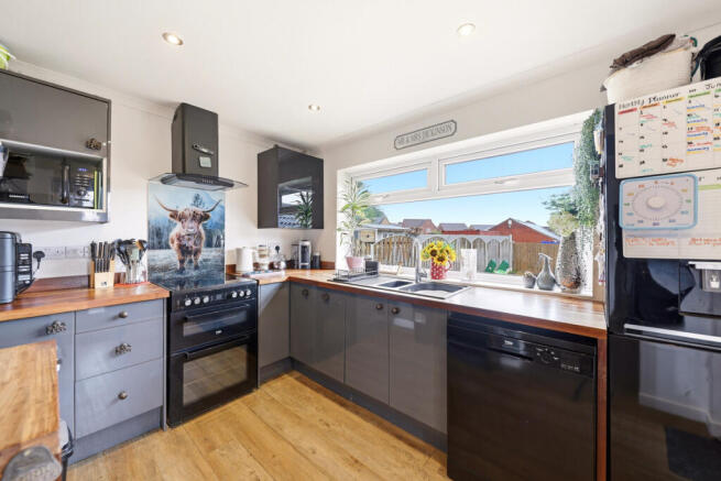 3 bed Semi-Detached for sale Image 11