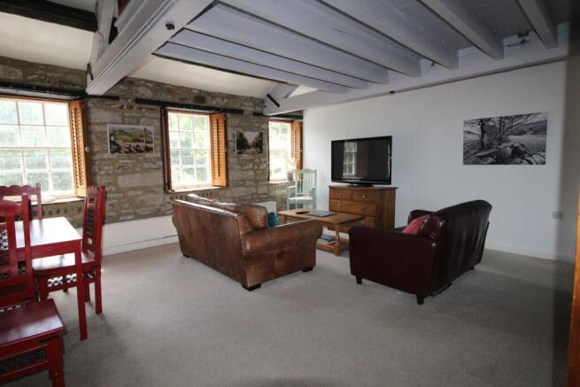 2 bed Apartment to rent Image 2