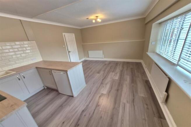 Kitchen/Lounge Area