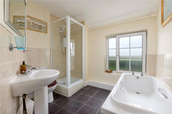 7 bed Detached for sale Image 11