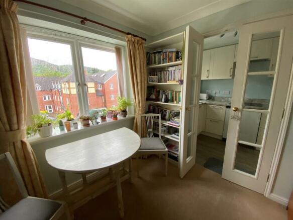 Dining Area.jpg