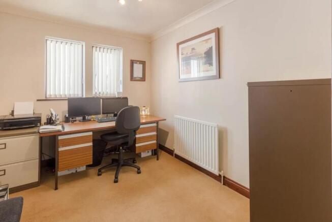 5 bed Detached for sale Image 12