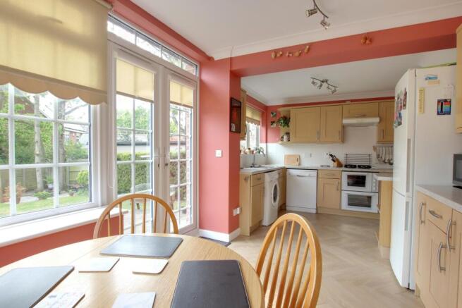 KITCHEN/BREAKFAST ROOM