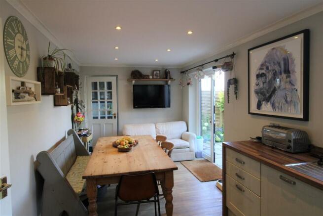 Kitchen 1.jpg