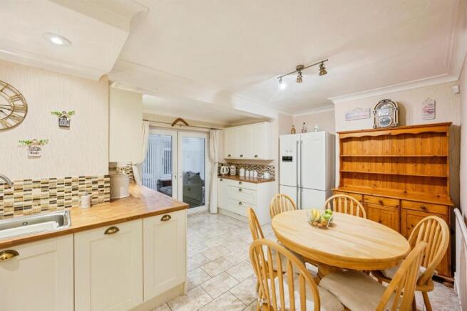 2 bed Semi-Detached for sale Image 5