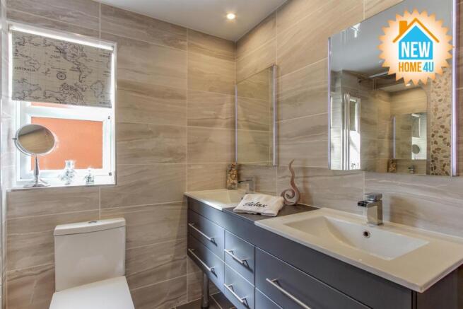 FAMILY BATHROOM: