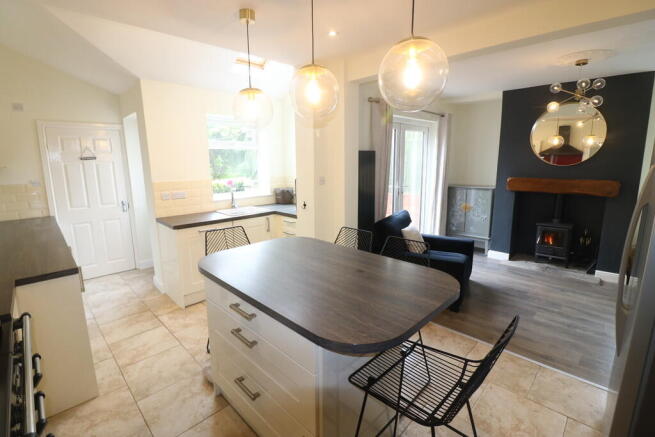 3 bed Semi-Detached to rent Image 12