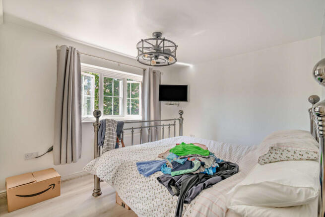 3 bed Flat for sale Image 6
