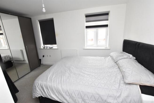 4 bed Semi-Detached for sale Image 10