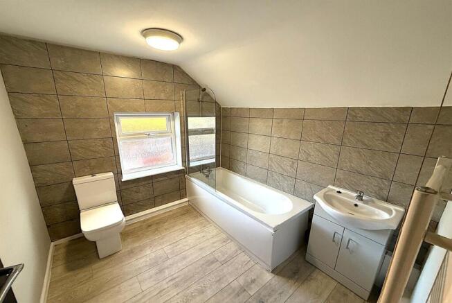 2 bed Terraced to rent Image 12