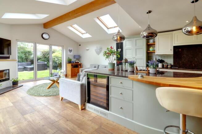 7. Kitchen 4