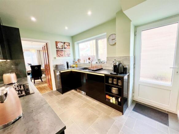 Kitchen 1.jpg