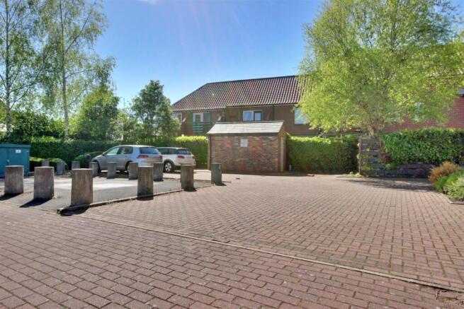 2 bed Flat for sale Image 9