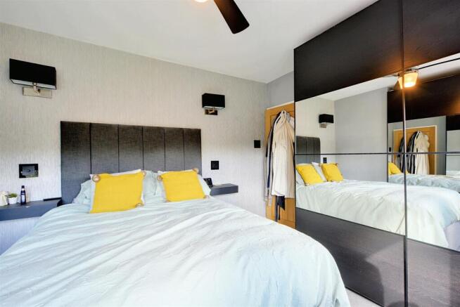 Bedroom 1_3.jpeg