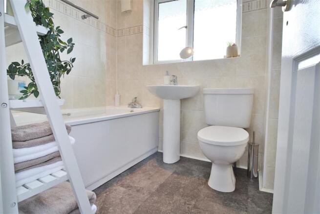 NairnCres_Bathroom_2.jpg