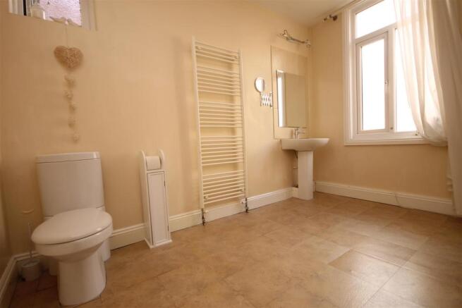 bathroom (2).JPG