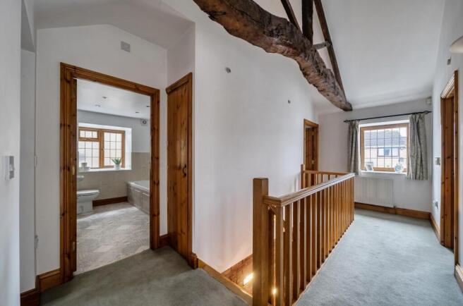 5 bed Detached for sale Image 10