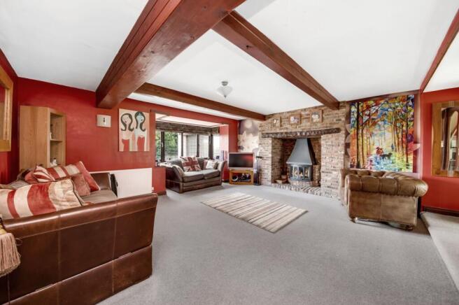 5 bed Detached for sale Image 8