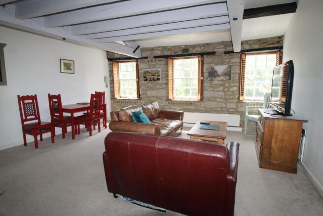 2 bed Apartment to rent Image 3