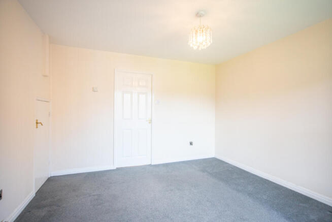3 bed End of Terrace to rent Image 4