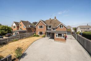 Yewbarrow, Curls Lane, Maidenhead SL6 2QF