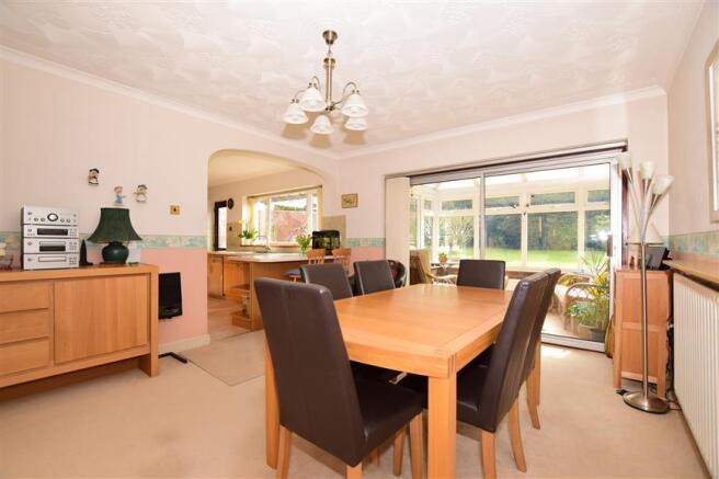 Lounge/Dining Area