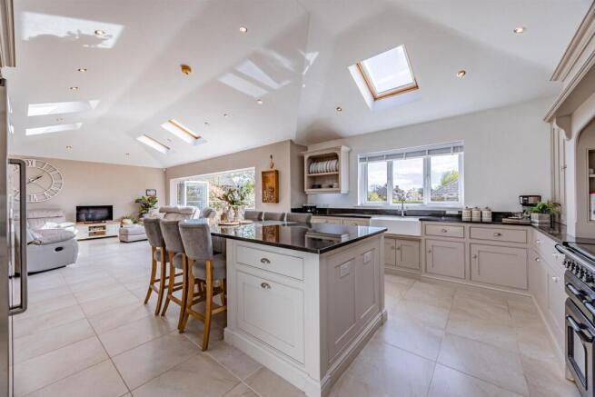 93 Hartford Road, Davenham, CW9 8JF photo 4