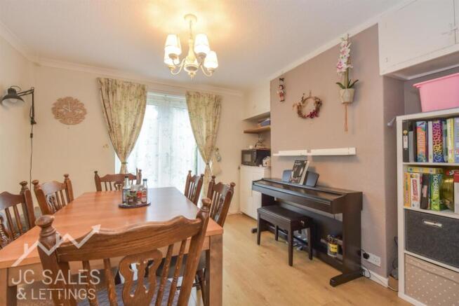 3 bed Semi-Detached for sale Image 4