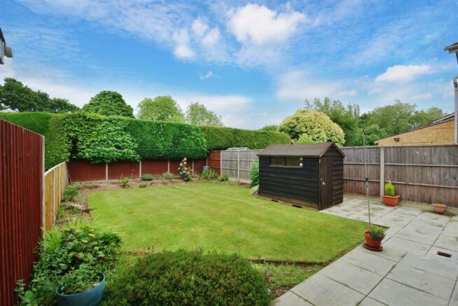 3 Rowland Close - (27).jpg