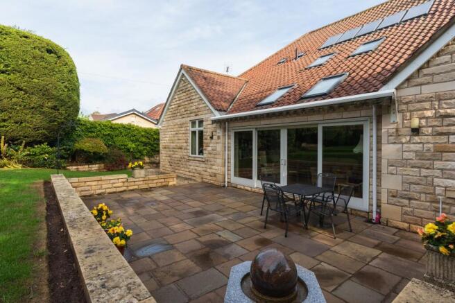 5 bed Detached for sale Image 9