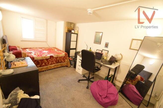 6 bed Terraced to rent Image 9