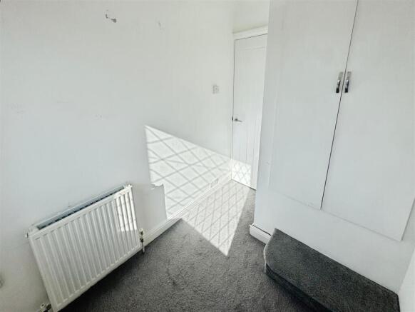 3 bed Semi-Detached to rent Image 8