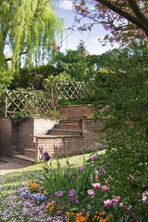 GARDEN IN SUMMER