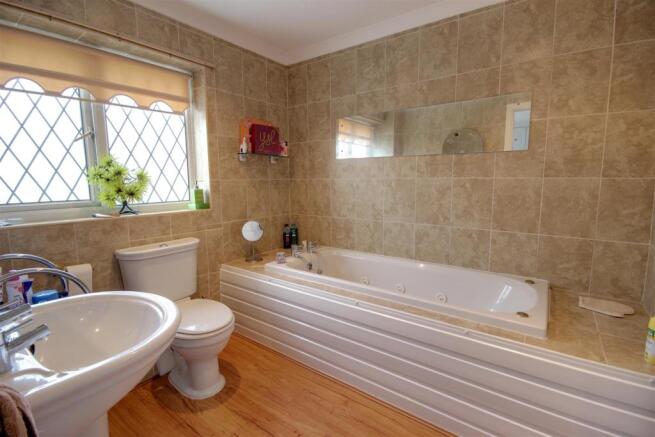 En Suite Bathroom