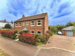 2, Oaklands Grove, Maidenhead SL6 2EQ