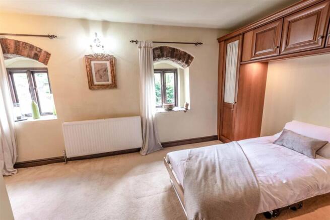 3 bed Barn Conversion for sale Image 11