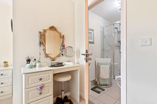 2 bed Ground Flat for sale Image 12
