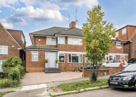 51, Sunnyfield, Mill Hill, London NW7 4RE