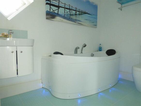 FAMILY BATHROOM