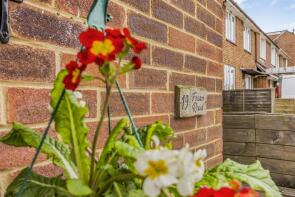 19, Fraser Road, Havant PO9 3EJ