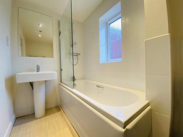 2 bed Semi-Detached to rent Image 10